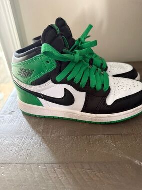 Nike Air Jordan 1 Mid Pine Green Black White kids Size 2